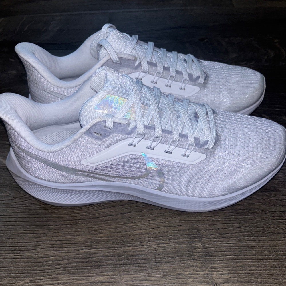 Nike Air Zoom Pegasus 39 Sneaker (women’s)